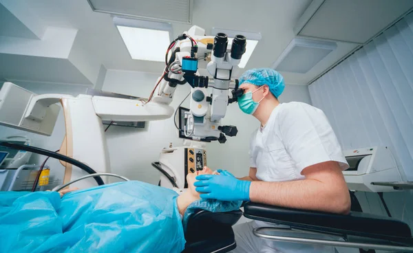 Patient Surgeon Operating Room Ophthalmic Surgery — Stock Photo, Image