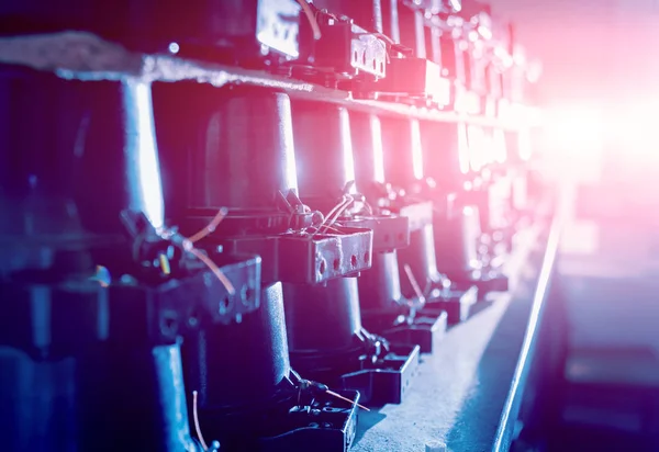 Elektrik donatımı. Elektrik kablo ve crimper. Elektrik sayacı. Arka plan