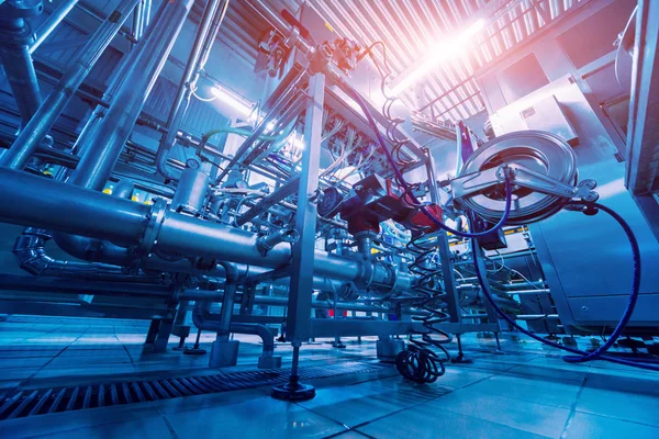 Modern bir bira iç. Varil ve borular. Fabrika iç. Sanayi arka plan