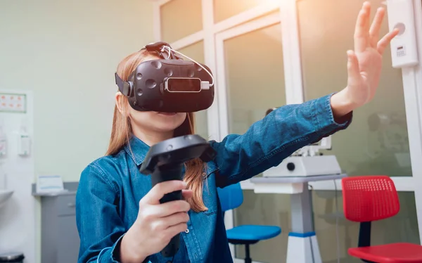 Tratamiento Ocular Paciente Con Gafas Realidad Virtual — Foto de Stock