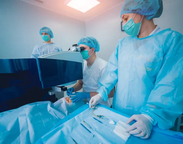 Patient Team Surgeons Operating Room Ophthalmic Surgery — Stock Photo, Image