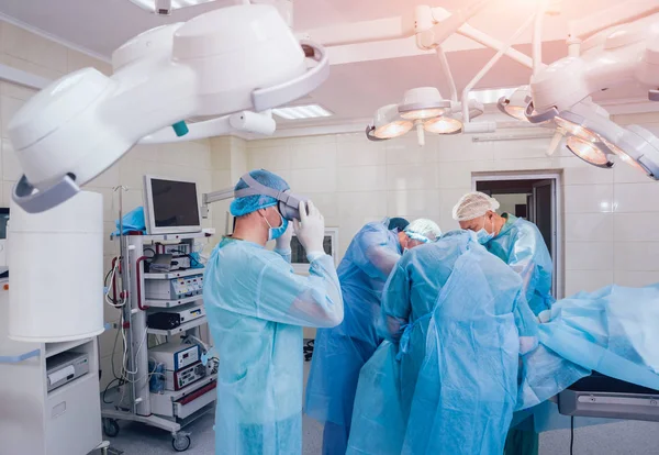 Médico Una Sala Quirúrgica Con Gafas Realidad Virtual Fondo Operación —  Fotos de Stock