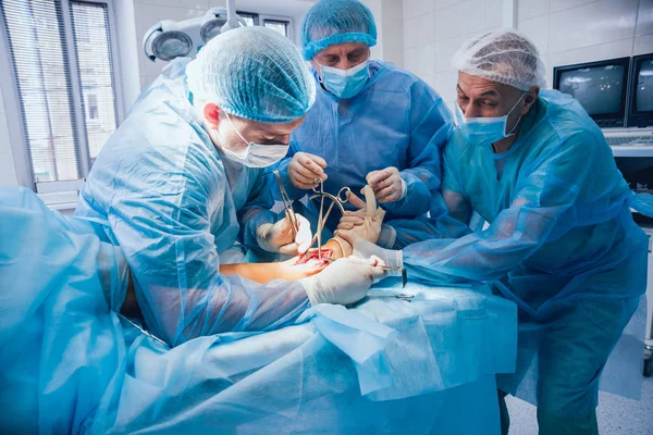 Proces Uraz Chirurgii Operacji Grupa Chirurgów Sali Operacyjnej Chirurgii Sprzęt — Zdjęcie stockowe