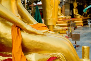 Sembolleri Budizm. Eller bir buddist heykel. Güneydoğu Asya. Ayrıntılar Tayland Budist tapınağı. Arka planlar