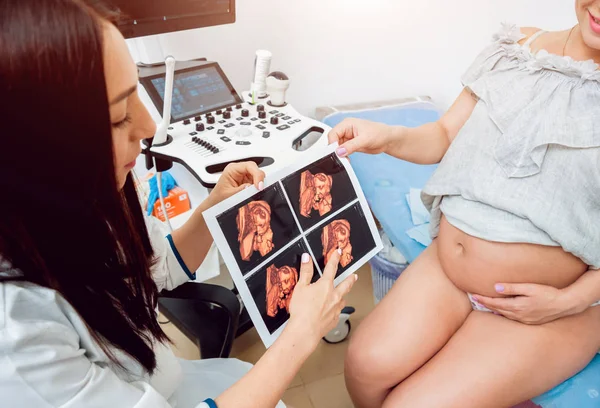 Profesionální Lékař Vyšetření Těhotné Ženy Ultrazvukem Sledování Stavu Plodu Diagnostické — Stock fotografie