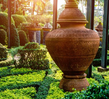 Tropikal Bahçe lüks manzara tasarımı. Güzel bir tropik bahçe manzarası.