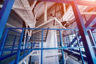 Modern fabrika üretim hattında otomatik. Plastik torba üretim süreci. Arka plan