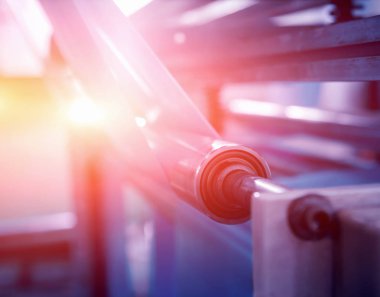 Modern fabrika üretim hattında otomatik. Plastik torba üretim süreci. Arka plan