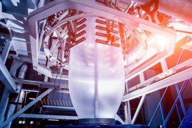 Modern fabrika üretim hattında otomatik. Plastik torba üretim süreci. Arka plan