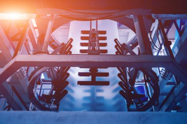 Modern fabrika üretim hattında otomatik. Plastik torba üretim süreci. Arka plan