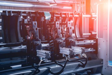 Modern fabrika üretim hattında otomatik. Plastik torba üretim süreci. Arka plan