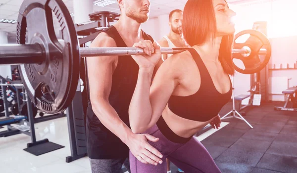 Fitness Vrouw Trainen Met Fitnesstrainer Sportschool Persoonlijke Fitness Instructeur Persoonlijke — Stockfoto