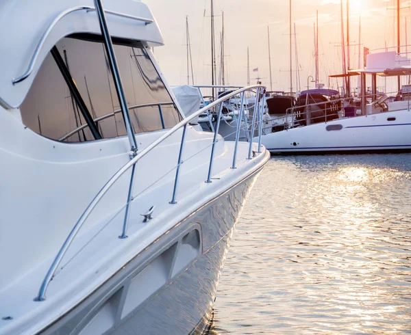 Blick Auf Den Hafen Mit Yachten Details Wunderschöner Sonnenuntergangshimmel Der — Stockfoto