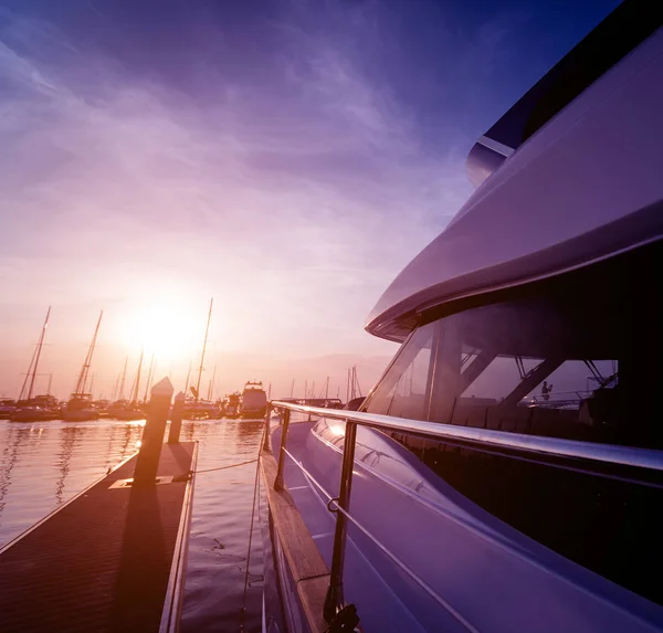 Blick Auf Den Hafen Mit Yachten Details Wunderschöner Sonnenuntergangshimmel Der — Stockfoto