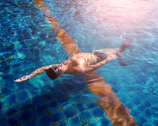 Homem Atlético Jovem Nadando Piscina Conceito Esporte Ativo — Fotografia de Stock