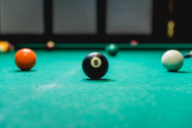 Bilardo masasında bilardo topları. Arkaplan