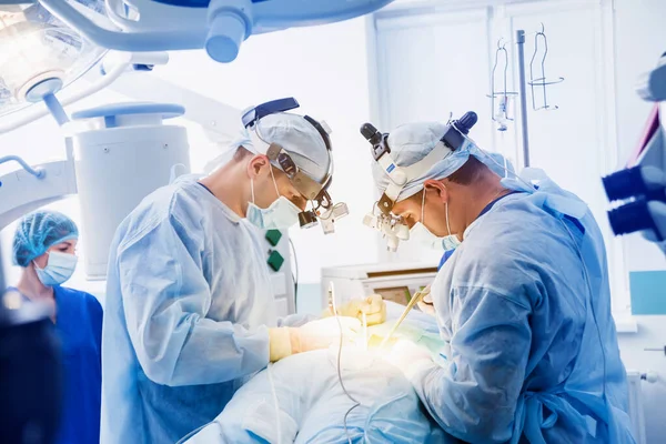Wirbelsäulenoperationen Gruppe Von Chirurgen Operationssaal Mit Operationsausrüstung Laminektomie Moderner Medizinischer — Stockfoto