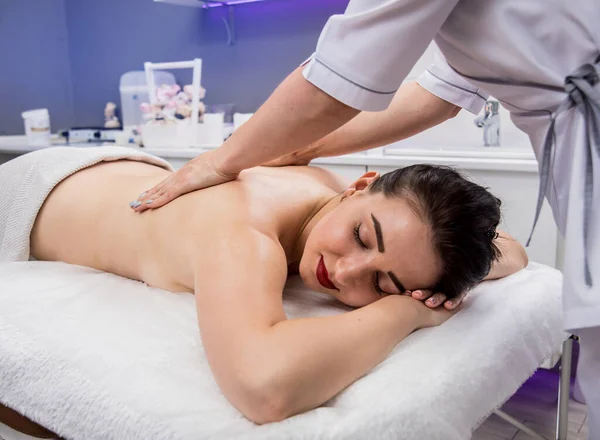Beautiful Young Woman Enjoying Massage Spa Salon Cosmetology Concept — Stockfoto