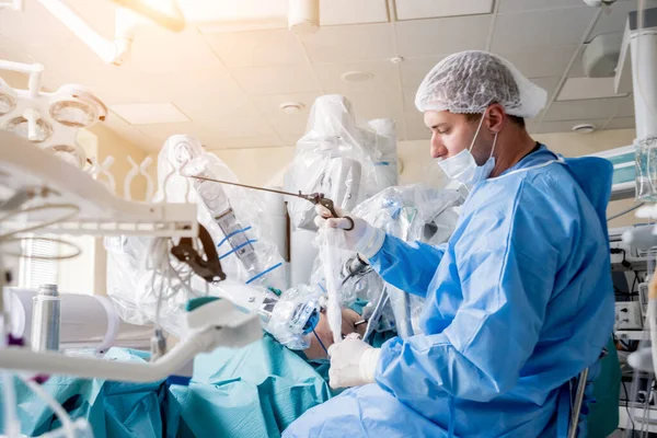 Modern surgical system. Medical robot. Minimally invasive robotic surgery. — Stock Photo, Image