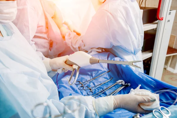Processo Intervento Chirurgico Utilizzando Attrezzature Laparoscopiche Gruppo Chirurghi Sala Operatoria — Foto Stock