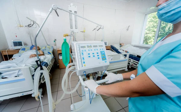 Doctor give resuscitation to patient in the emergency room. Cardiac massage — Stock Photo, Image