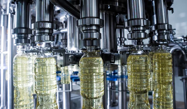 Лінія Розливу Соняшникової Олії Пляшки Заводі Концепція Високих Технологій Промисловий — стокове фото