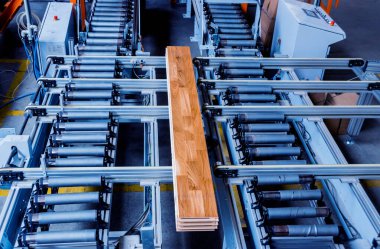 Ahşap zemin fabrikasının üretim hattı, Cnc otomatik ahşap işleme makinesi