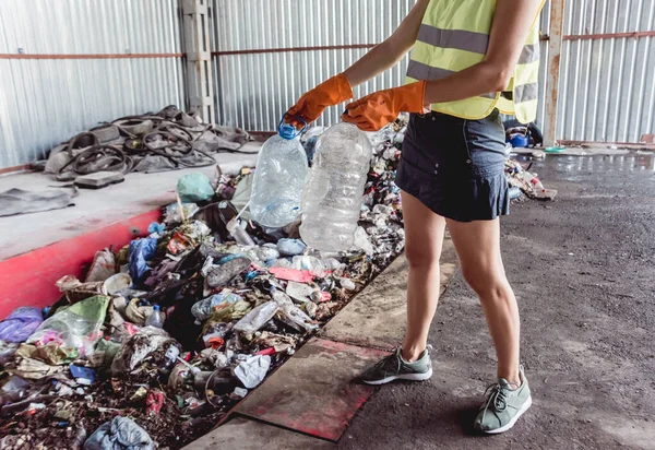 Woman Volunteer Sorting Trash Modern Recycling Plant — Stok fotoğraf
