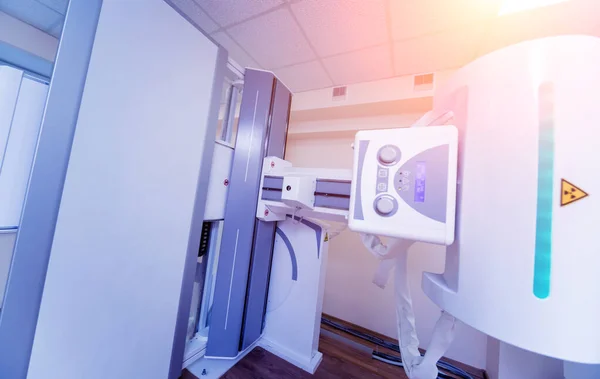 Hastanede Röntgen Odası Tıbbi Ekipman Konsepti — Stok fotoğraf