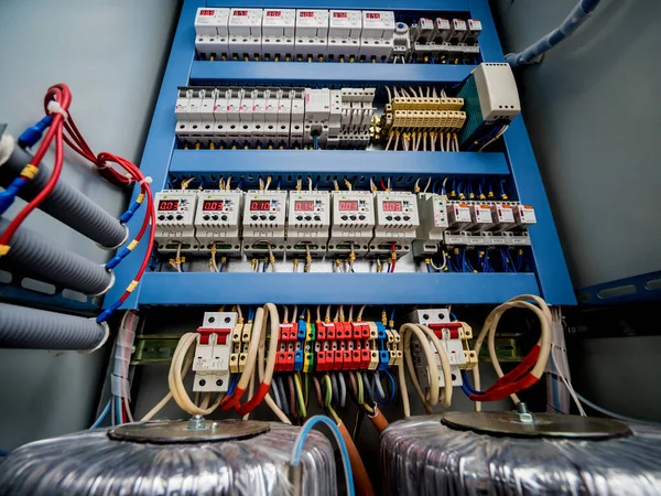 Spannungsschaltschrank Mit Sicherungsschaltern Elektrischer Hintergrund — Stockfoto