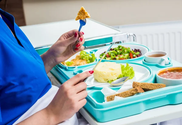 Tablett Aus Nächster Nähe Mit Frühstück Für Junge Patientin — Stockfoto