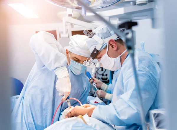 Спинномозкова Хірургія Група Хірургів Операційній Кімнаті Хірургічним Обладнанням Ламінектомій Сучасний — стокове фото