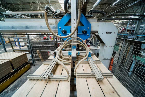 Linea Produzione Fabbrica Pavimenti Legno Macchina Automatica Lavorazione Del Legno — Foto Stock