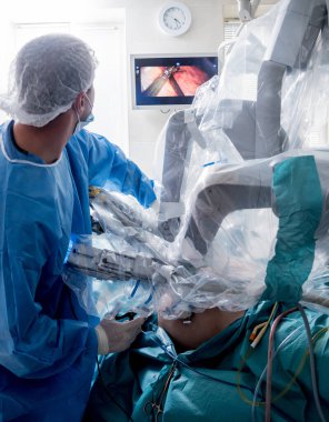 Modern cerrahi sistem. Tıbbi robot. Minimum invazif robotik cerrahi. Tıbbi geçmiş