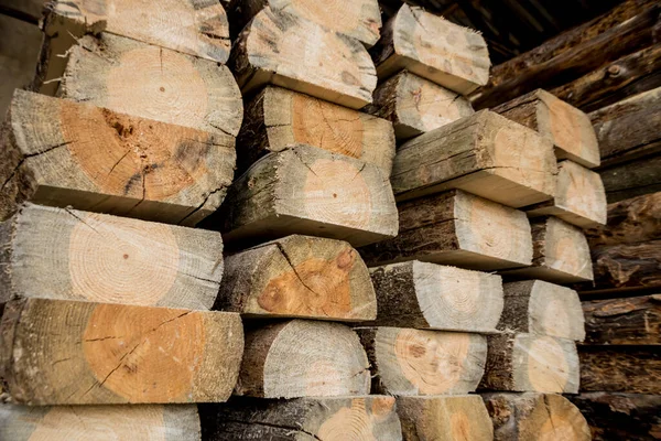 Stapel Natuurlijke Ruwe Houten Planken Industrieel Hout — Stockfoto