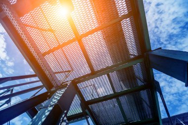 Petrol rafinerisinde ekipman ve boru hattı, sanayi geçmişi 