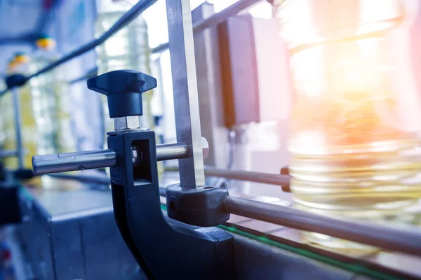 Abfülllinie Von Sonnenblumenöl Flaschen Werk High Tech Konzept Industrieller Hintergrund — Stockfoto