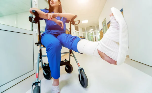 Patient Auf Rollator Mit Angezogener Handbremse Krankenhaus Medizinisches Konzept — Stockfoto