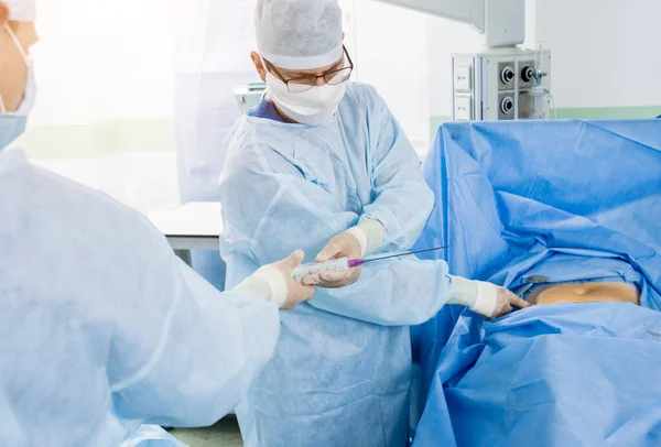 Χειρουργική Επέμβαση Αρθροσκοπίου Ορθοπεδικοί Χειρουργοί Ομαδική Εργασία Στο Χειρουργείο Σύγχρονα — Φωτογραφία Αρχείου