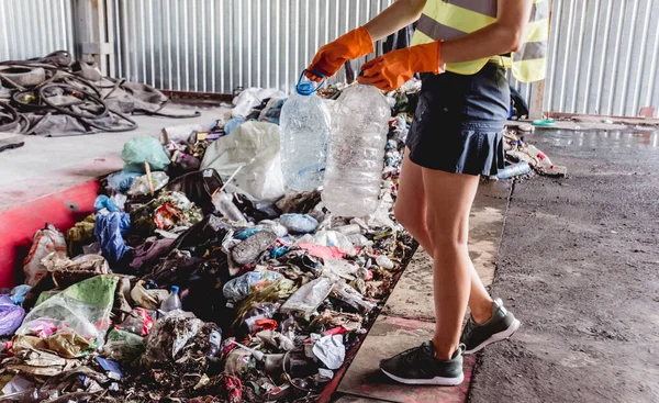 Woman Volunteer Sorting Trash Modern Recycling Plant — Stok fotoğraf