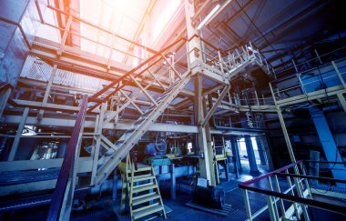 Petrol rafinerisinde ekipman ve boru hattı, sanayi geçmişi 