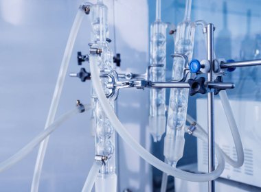 Endüstriyel laboratuvarda doğal petrol kalite kontrolü