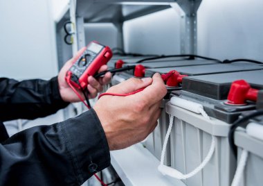 çoklu metre test cihazıyla elektrik ölçümlerini kapat