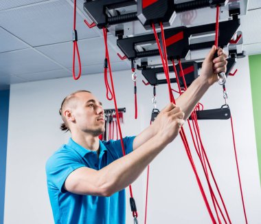 Fizyoterapi. Uzaklaştırma eğitim terapisi. Omurga ağrısının tedavisi.