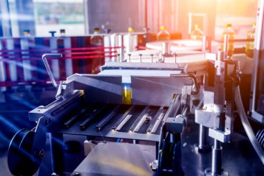 İşlem sırasında otomatik etiketleme makinesi, endüstri arka planı