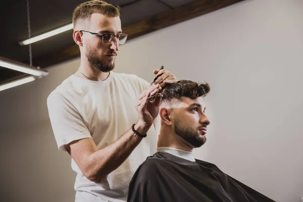 Young Man Trendy Haircut Barber Shop Barber Does Hairstyle Beard — Stock Photo, Image