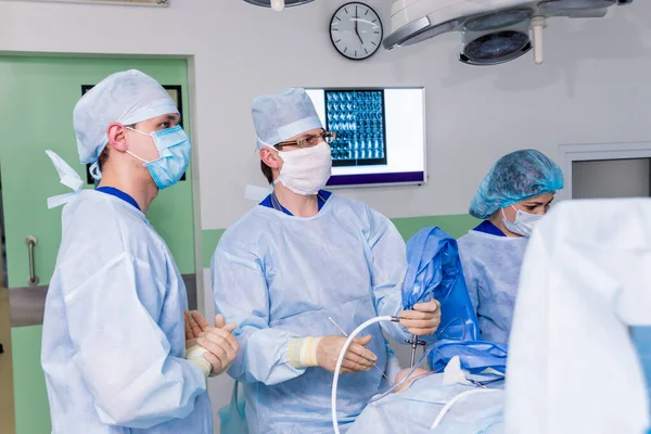 Arthroscope Surgery Orthopedic Surgeons Teamwork Operating Room Modern Arthroscopic Tools — Stock Photo, Image