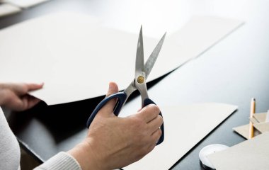 Şablon oluşturuluyor. Kumaş endüstrisi üretim hattı. Tekstil fabrikası.