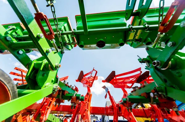 Maquinaria y equipo agrícola moderno. Datos industriales. — Foto de Stock