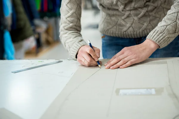 Linea di produzione dell'industria tessile. Fabbrica tessile. Lavorare processo sartoriale — Foto Stock